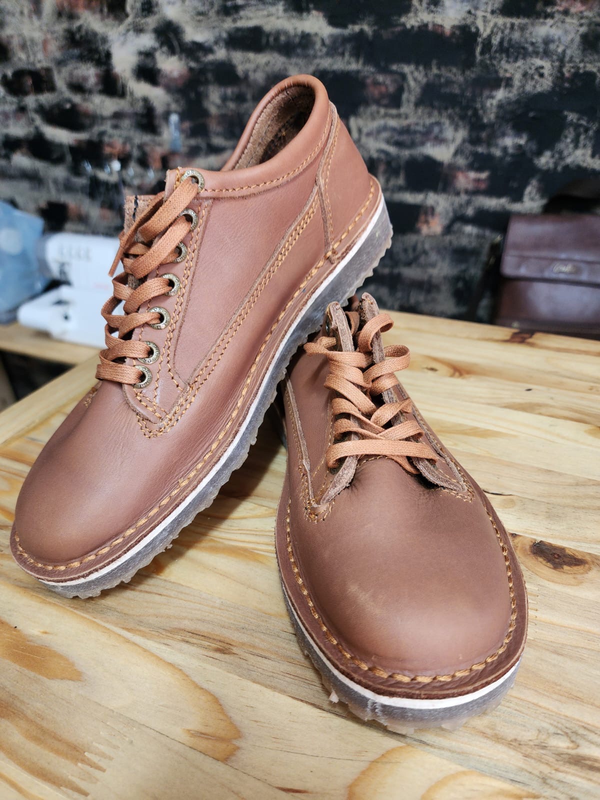 Golf Vellie Tekkies genuine leather lace-up with durable non-slip sole — Tan