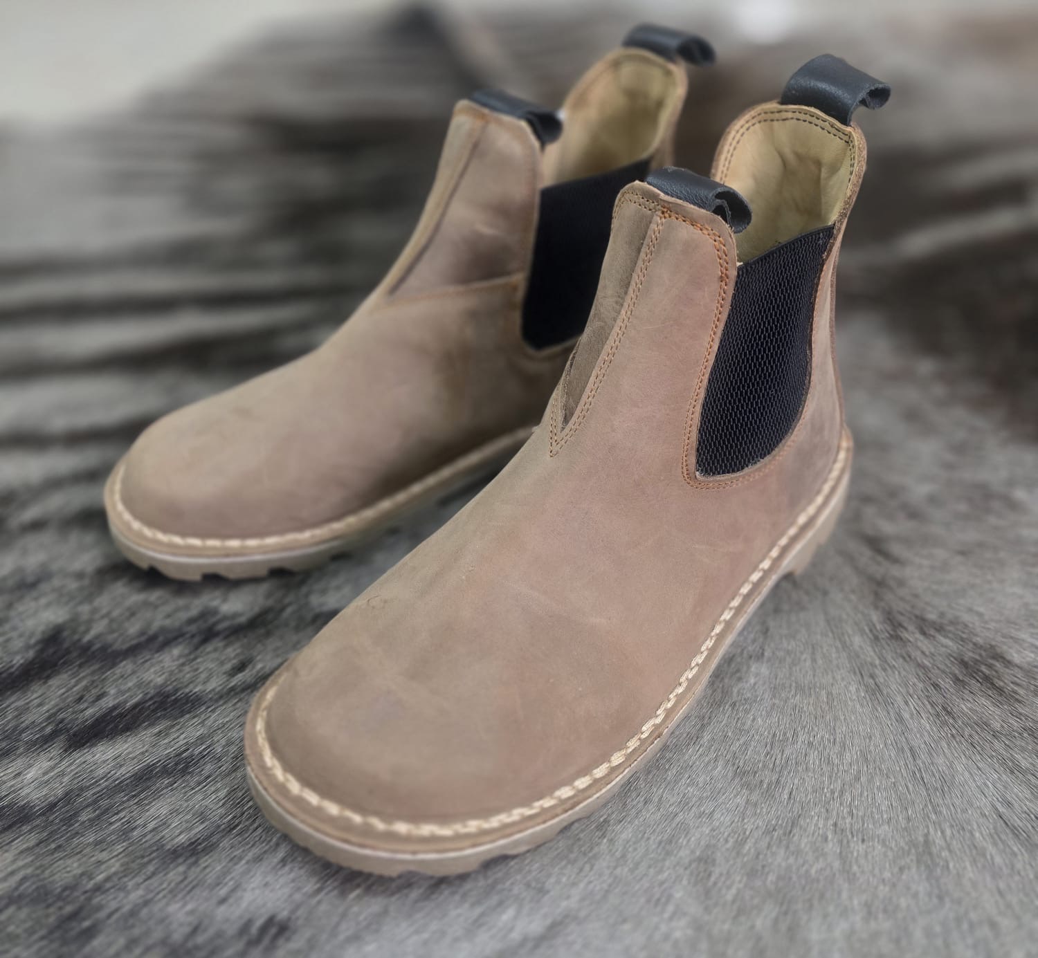 Heritage Chelsea leather boots with elastic side panels — Dark Brown