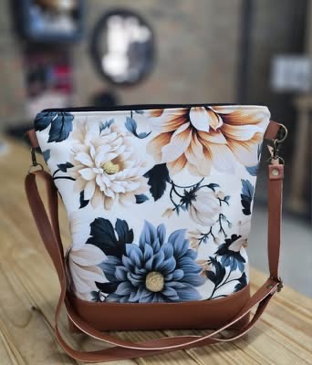 Leather and fabric handbag with blue and cream floral print — Flower 1