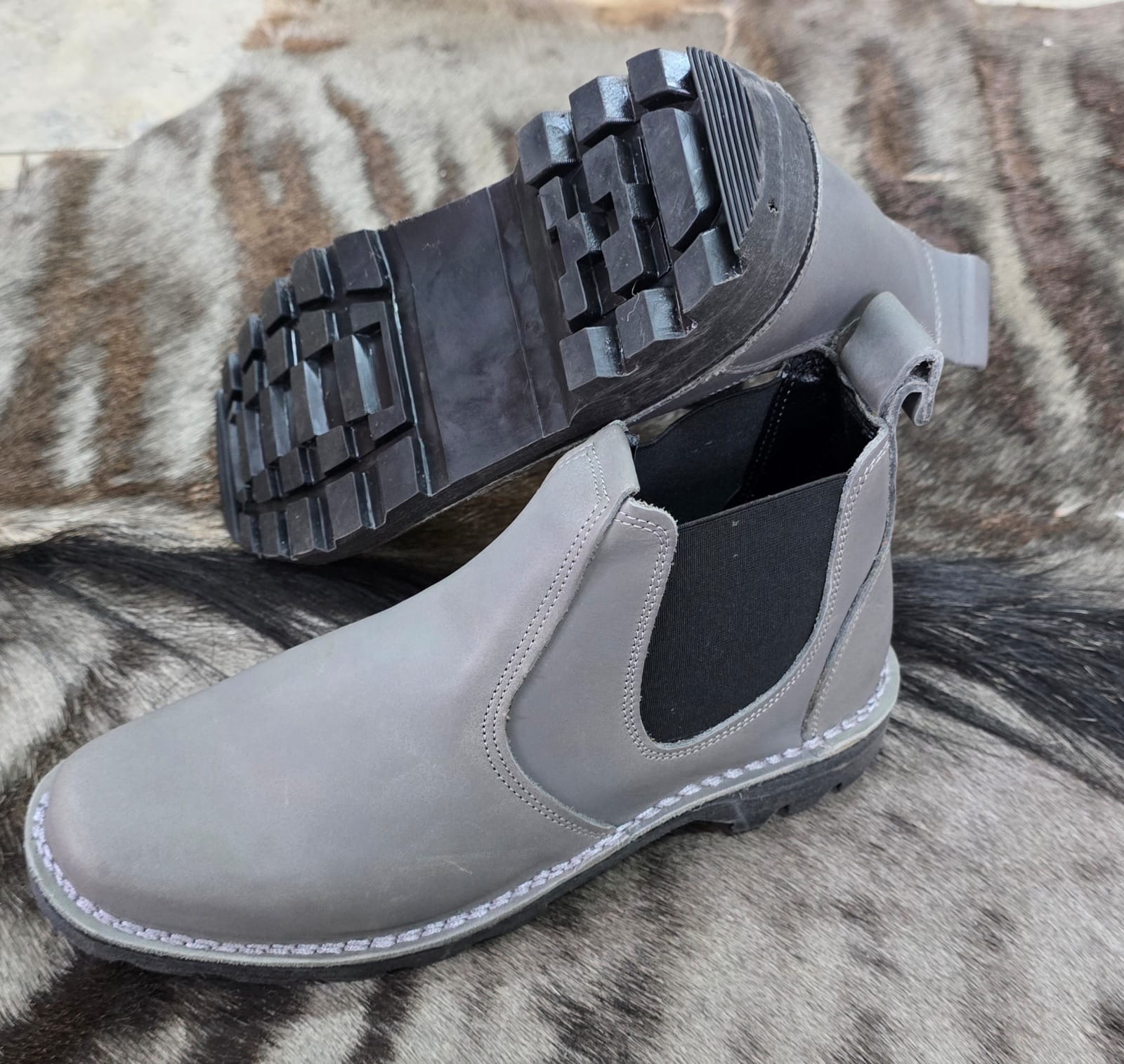 Plaas Japie genuine leather slip-on vellies for men — Grey